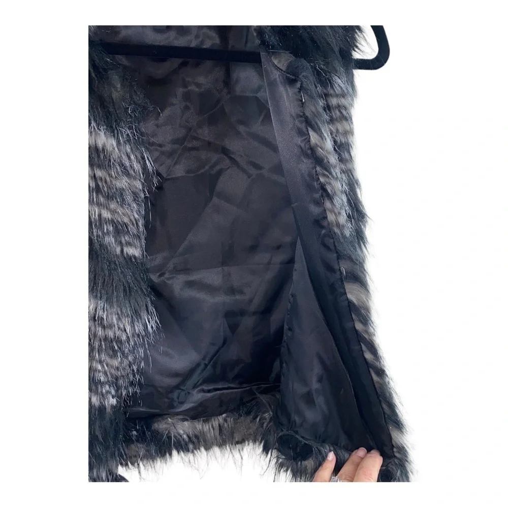 Steve Madden‎ Black and Gray Patterned Furry Vegan Faux Fur Vest Size: L